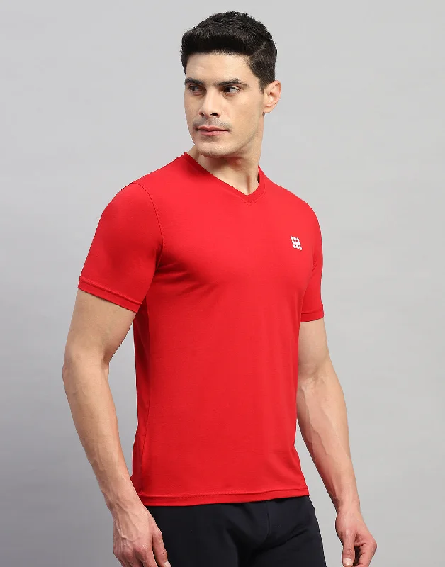 Men Red Solid V Neck Half Sleeve T-Shirt