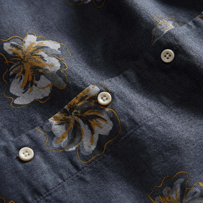 The Conrad Shirt in Dark Blue Floral